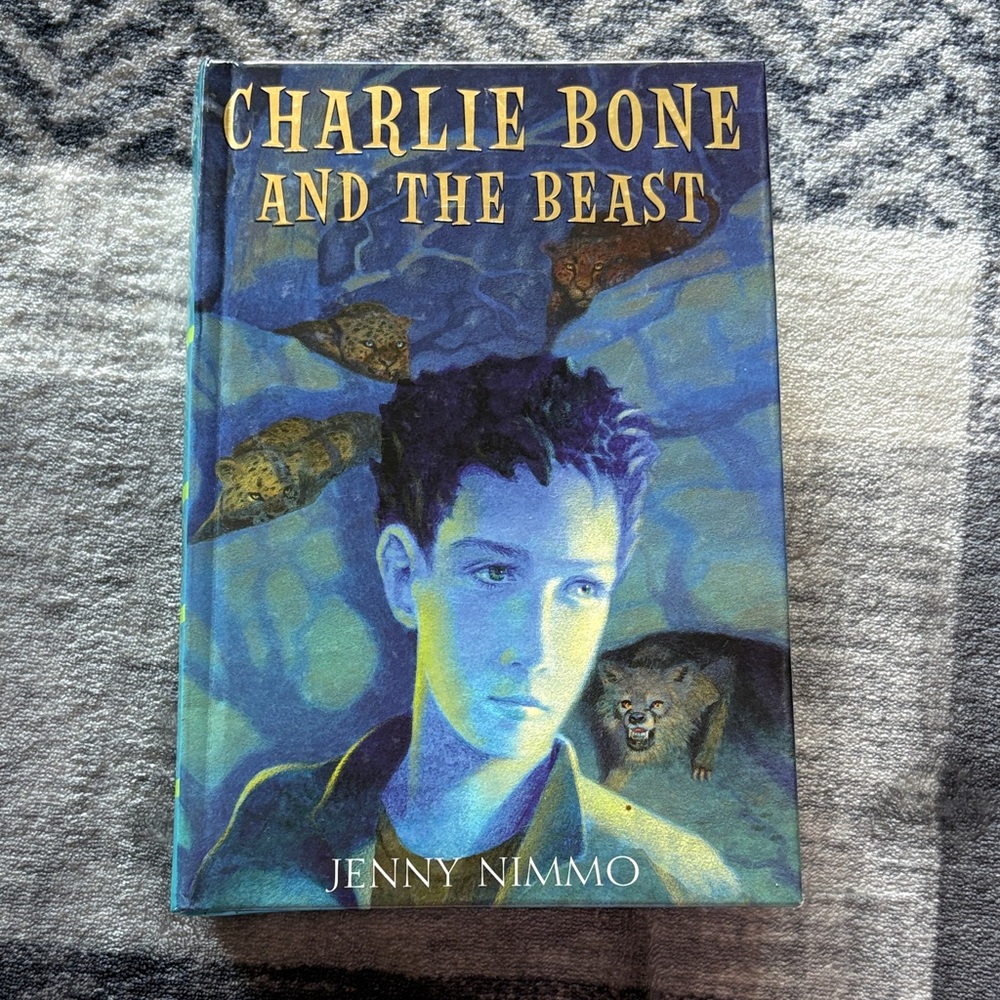 🦋Charlie Bone and the Beast by Jenny Nimmo - Vibrant Blue Cover